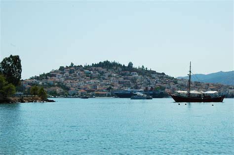Poros Is Only 1 Hour From Athens Yet Is Untouched By Mass Tourism Holiday Apartments Attica