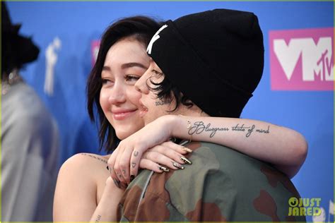 noah cyrus has seemingly split from lil xan and it doesn t seem amicable photo 1182486 photo