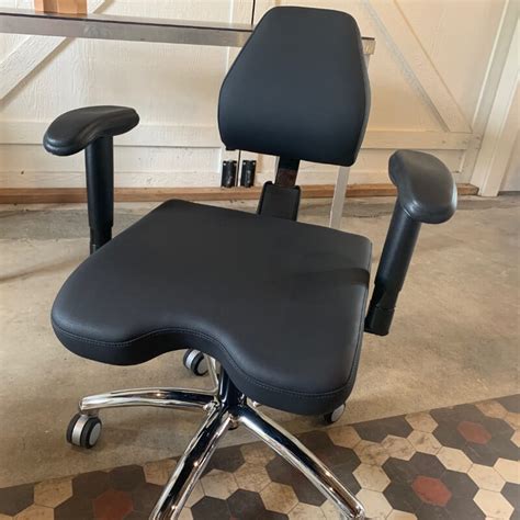 Even though you're shopping online for your office chair, you can always discover via product reviews if a chair can roll easily, one of gold's essential components for an office chair for back pain. best office chair for lower back pain greencleandesigns ...