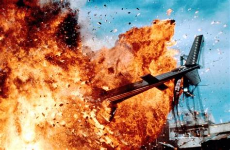 Der titelsong tomorrow never dies wurde von sheryl crow gesungen. James Bond 007 - Der MORGEN stirbt nie (1997) - Film ...