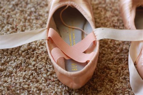Ballerinas By Night How To Sew Your Pointe Shoe Ribbons Pointe Shoes