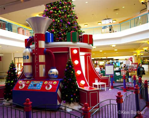 Our christmas home decor will help you sparkle this season. Woodbridge Mall Christmas Decoration photos.