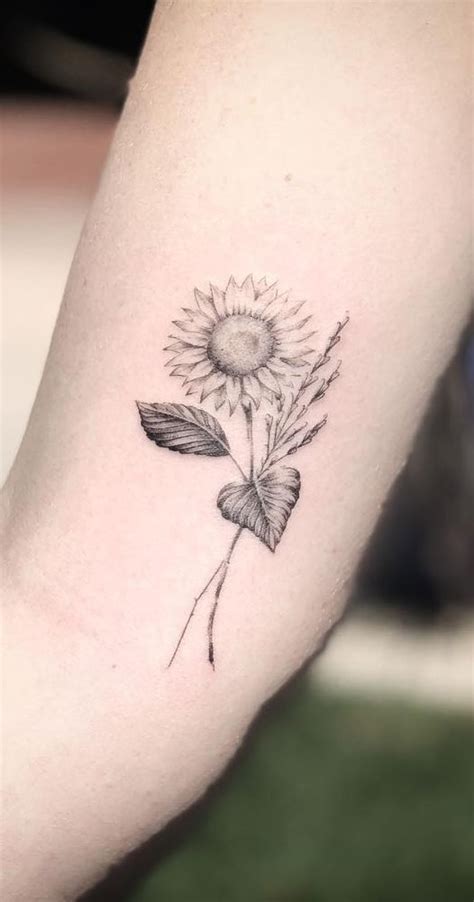 Awesome Sunflower Tattoo Ideas © Tattoo Artist Ivan Cavassana 💟🌻💟🌻💟🌻💟🌻💟