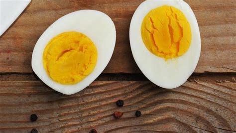 Cara membuat resep masakan semur daging ala betawi dengan tambahan potongan kentang enak mantap. Tips Menggoreng Telur Rebus untuk Balado agar Tak Gampang ...