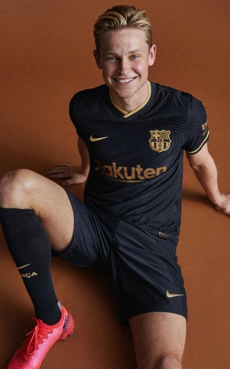 New barça kit on sale from tuesday 14 july 14 in the barça stores at camp nou also online canaletes dream league soccer barcelona kits 2020 2021. Nike recupera el negro para la camiseta suplente del FC ...