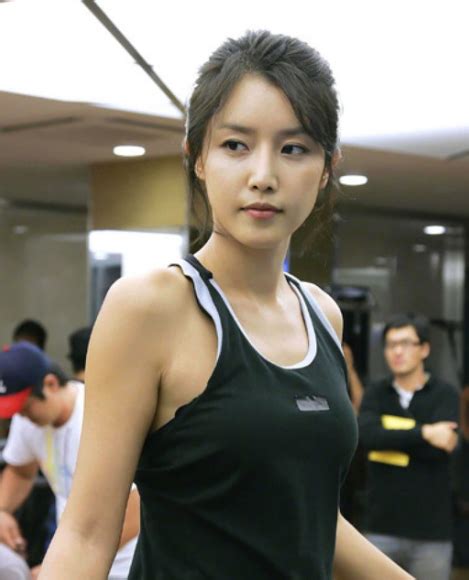 록시의 라이벌 격 존재인 '별이'의 열렬한 팬 '진영'. 채정안 나이 프로필 결혼 이혼 전남편 김상철 인스타 몸매
