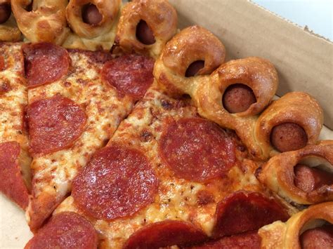 Perfectly chewy crust stuffed with cheese just like the pizzeria chain. Taste test of the new hot dog stuffed crust pizza from ...