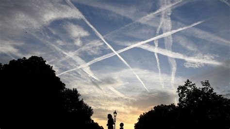 Are Chemtrails Real Heres What Experts Have Said Ctv News