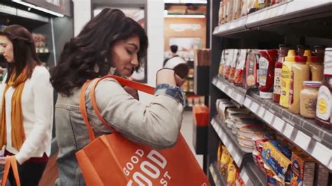 Supermercado Da Amazon Que Funciona Sem Caixas Abre Ao Público Demais