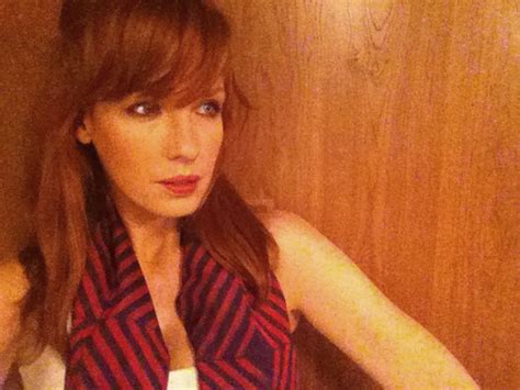 Actress Kelly Reilly In Mona Sultan Le Carré Sheer In Red Diamond Scarf