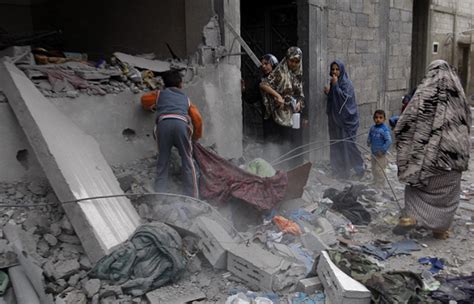 People are getting killed in gaza in alarming numbers and with no sense to it. Palestina tiene derecho a defenderse