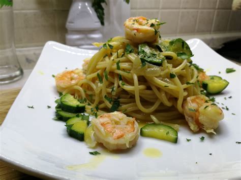 Spaghetti Di Zucchine E Gamberetti Cibo Etnico Alimenti Naturali My