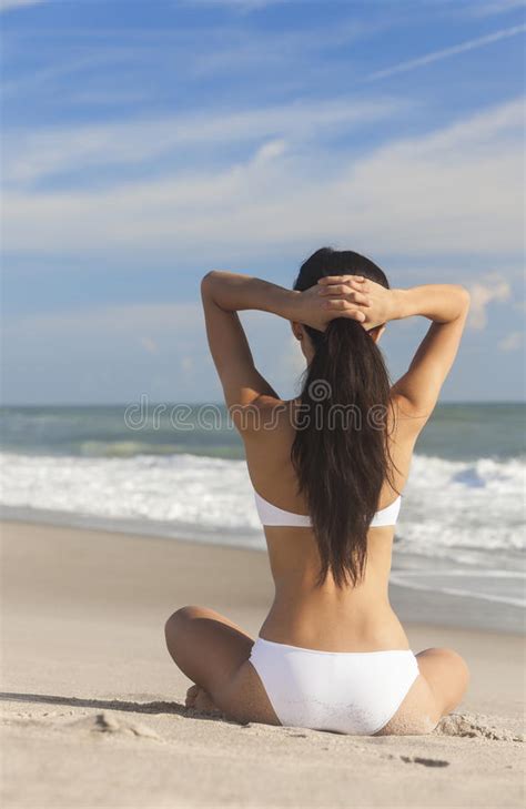 Femme Nue Sexy Posant Sur La Plage Photo Stock Image Du Rotique Horizon