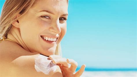 Wajahmu sedang berjerawat dan juga berminyak? Rekomendasi Produk Sunscreen Terjangkau untuk Kulit Kering ...