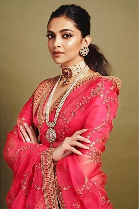 Deepika padukone white net saree with embellished silver border 11. Deepika Padukone 60 GM Georgette Embroidery Saree In Red ...