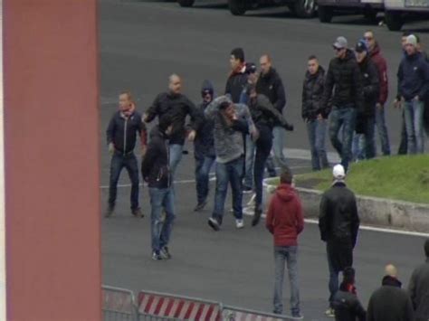 Diego armando maradona, buenos aires, argentina disclaimer: Gli scontri prima del derby - Corriere.it