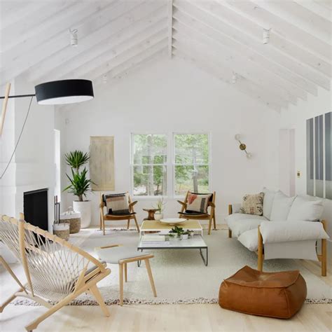 10 Minimalist Living Rooms That Prove Less Is More