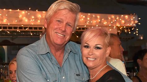 Lorrie Morgans 6 Husbands — The Country Star Was Once Married To A Bus