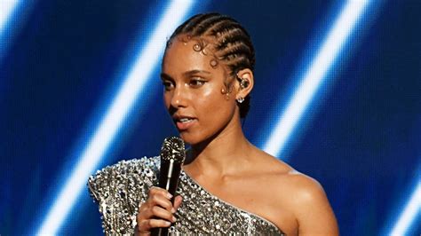 Keys delivered few songs like show me love, time machine also, alicia keys is getting into a deep state of focus towards 2020 album a.l.i.c.a and she's all putting recognition with videos. Grammys 2020: Alicia Key's Beauty Look — Exclusive ...