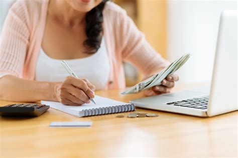 Il est très difficile de résumer un livre entier en une seule phrase. Worry-Free Money: Le résumé du livre - The Bold Lab