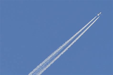 Wenn man zur rettung des klimas öl und gas braucht. Österreichische Flughäfen reduzieren ihre CO2-Emissionen ...