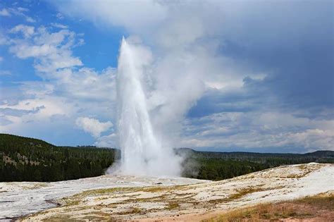 How To Visit Old Faithful Geyser In Yellowstone Info Tips And Fun Facts