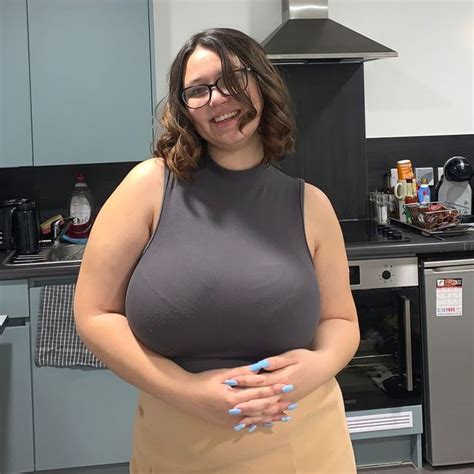 Trainee Teacher With K Breasts Told To Lose St If She Wants Nhs