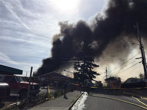 Residents Evacuated As Four Alarm Portland Fire Spreads The Columbian