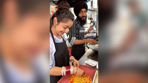 Viral This Adorable Couple Selling Fresh Pizza Has Won The Internet Ndtv Food