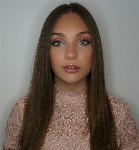 Maddie Ziegler With A Natural Makeup Look Long Straightened Hair