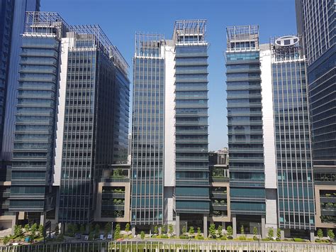 The park is connected by 200 meters of walking bridges hanging among the trees. Boutique Office MSC Status @ KL Eco City, Bangsar, Mid Valley