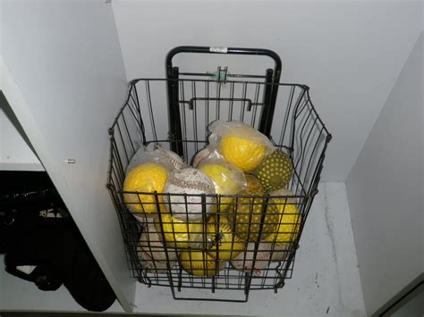 Check 'susun atur' translations into english. info pendidikan jasmani kesihatan: susun atur alatan sukan