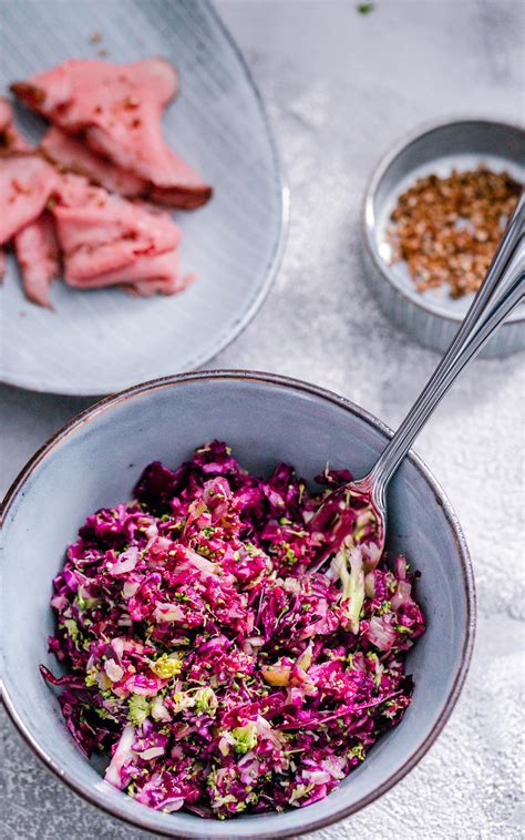 Rotkohlsalat mit Roastbeef und ölfreiem Dressing aus dem Thermomix