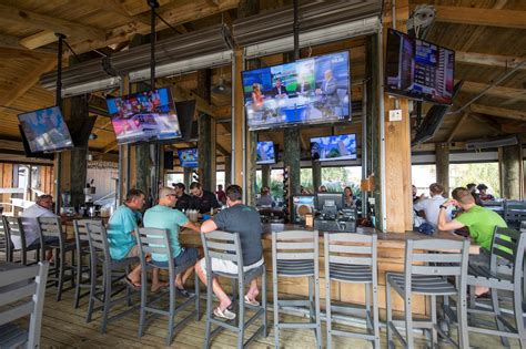 11 Best Destin Restaurants (Locals Pick!)