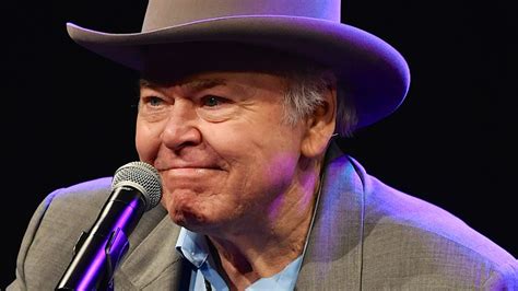 Country Musician Roy Clark Of Hee Haw Fame Dead At 85