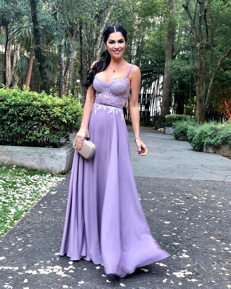 A Imagem Pode Conter 1 Pessoa Em Pé E Atividades Ao Ar Livre Purple Prom Dress Sexy Prom