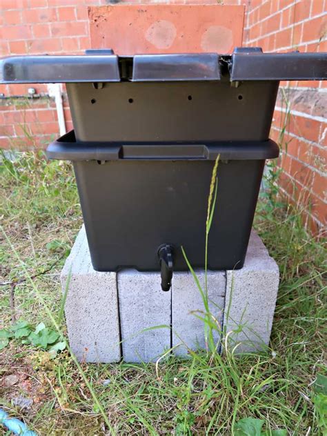 Diy Wormery How To Make A Worm Compost Bin Craft Invaders