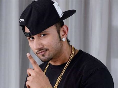 Yo Yo Honey Singh Files Fir Against 4 5 Men For Manhandling Him At A