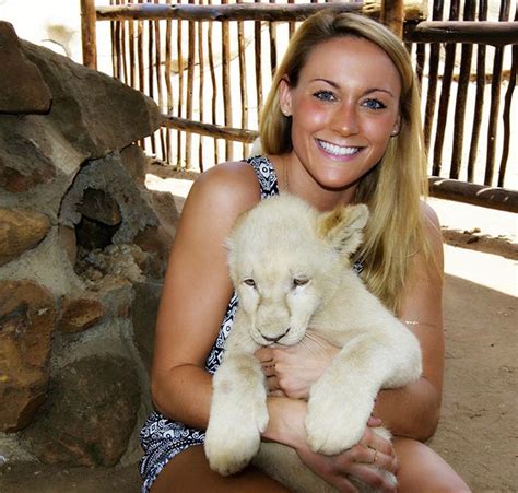 27 Year Old Woman Becomes The First Female Ever To Visit Every Country On Earth Here’s How She