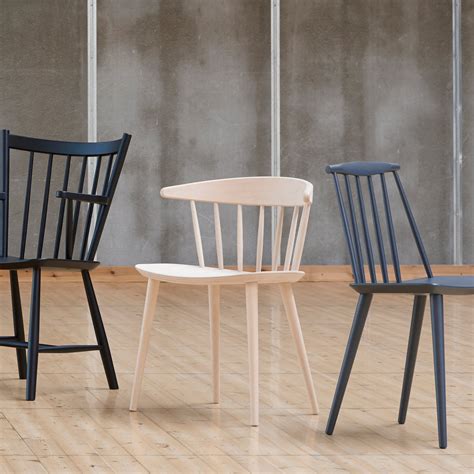 Design par jorgen baekmark, j110 est une chaise intemporelle. J104 Chair von Hay | Connox