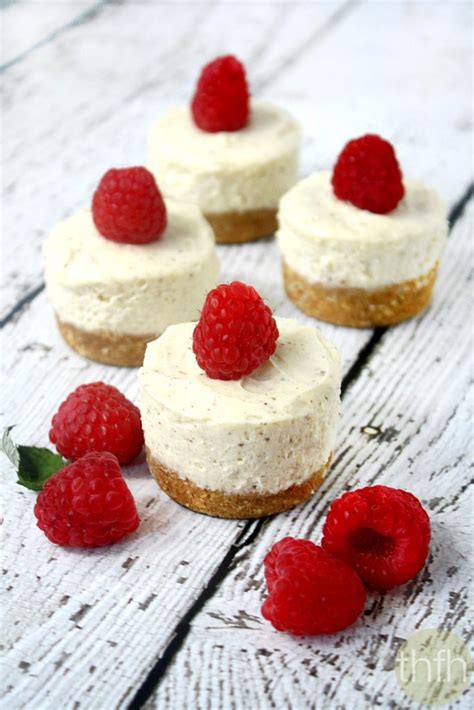 You don't have to miss dessert just because you are following a keto diet! Low-Carb Keto No-Bake Mini Cheesecakes