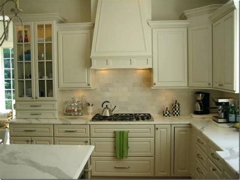 Such as, 30% offset brick pattern, random offset, chevron, and the ever popular herringbone. subway tile cream cabinets - Google Search | Colorful kitchen backsplash, White wood kitchens ...