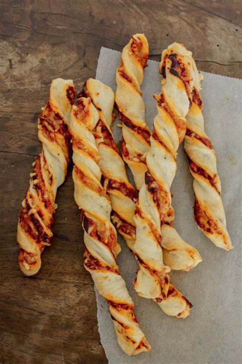 Schneller Snack Gedrehte Pizzastangen