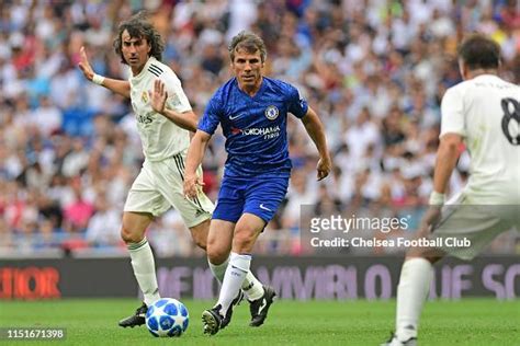 Gianfranco Zola Of Chelsea During The At Real Madrid Legends V News