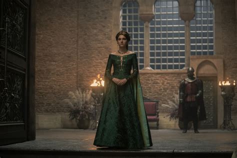 House Of The Dragon Episode 5 Alicent Hightowers Green Dress Might Not Be A Call For War