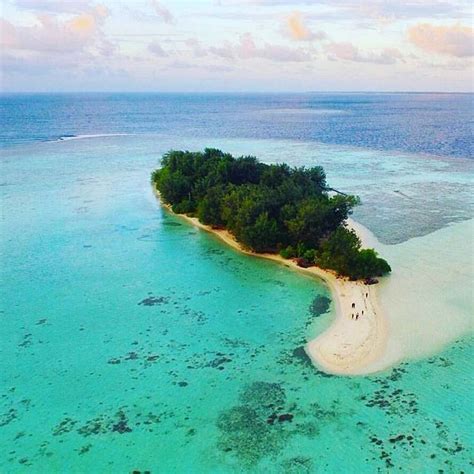 10 Pulau Indah Indonesia Yang Patut Di Kunjungi