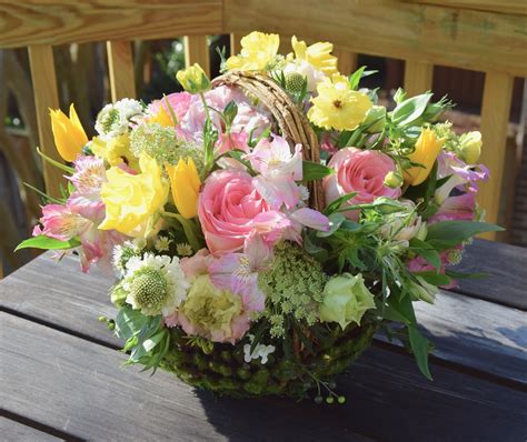 Springeaster Flower Basket By Fleurelity In 2021 Easter Flowers