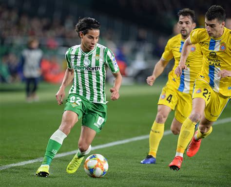 Diego lainez jugador del club américa y selección mexicana. OL : Diego Lainez serait de nouveau dans le viseur