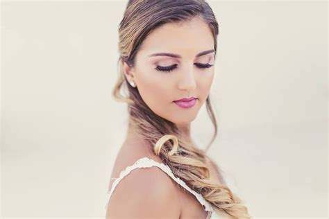 Brides Airbrush Makeup Hairstyles For Brides 2017 Beach Wedding Bride