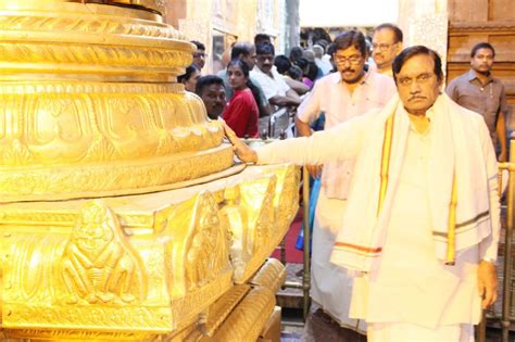 Mengkonversi 1 sentimeter ke meter dengan rumus, konversi panjang umum, tabel konversi dan banyak lagi. Deputy CM KE Krishna Murthy prays at Tirumala - Tirumala ...